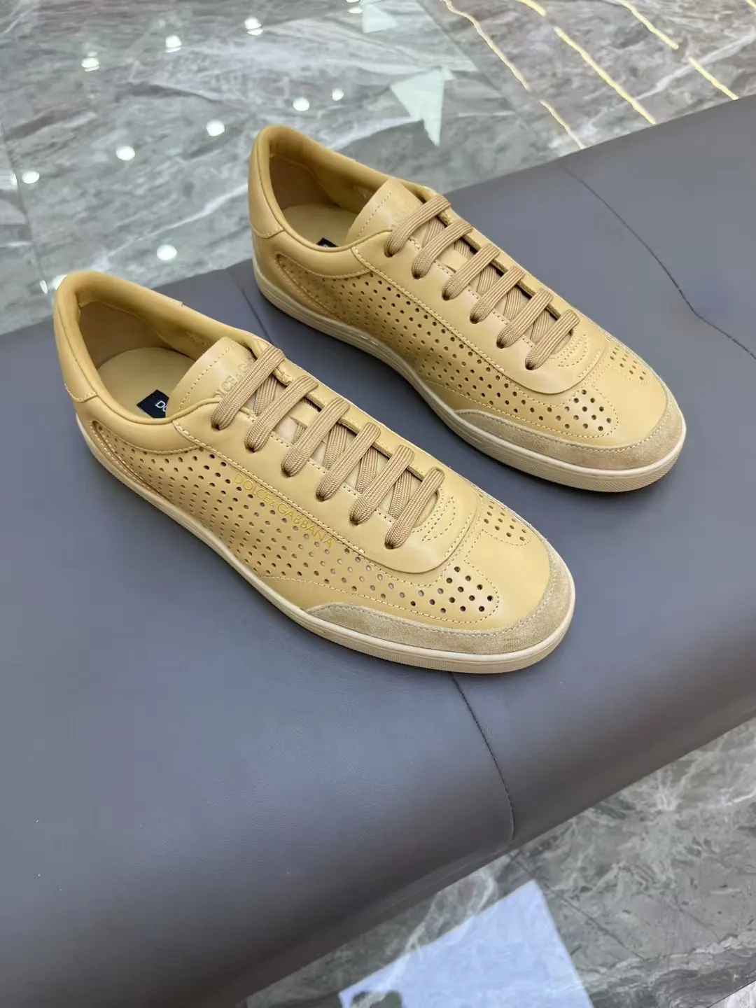 Men's Men's Shoes 💰400 [New Style] 🐝🐝DG—Dolce&G men's calfskin sneakers Portofino Yacht shoes, simple and versatile design, unique saddle leather soles. The Dolce &G logo rear wing is the icing on the cake. Imported cowhide + rubber outsole Size: 39-44 (customized at 38.45)